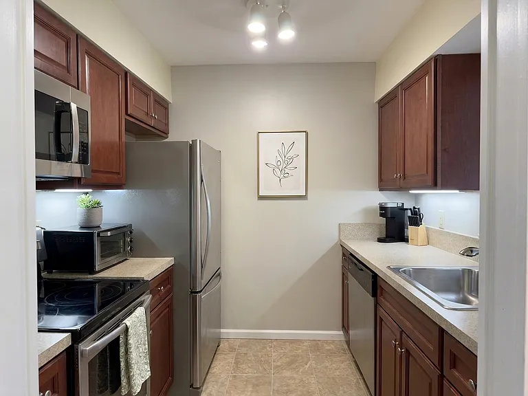 81 E Thomas Ct — Photo 8
