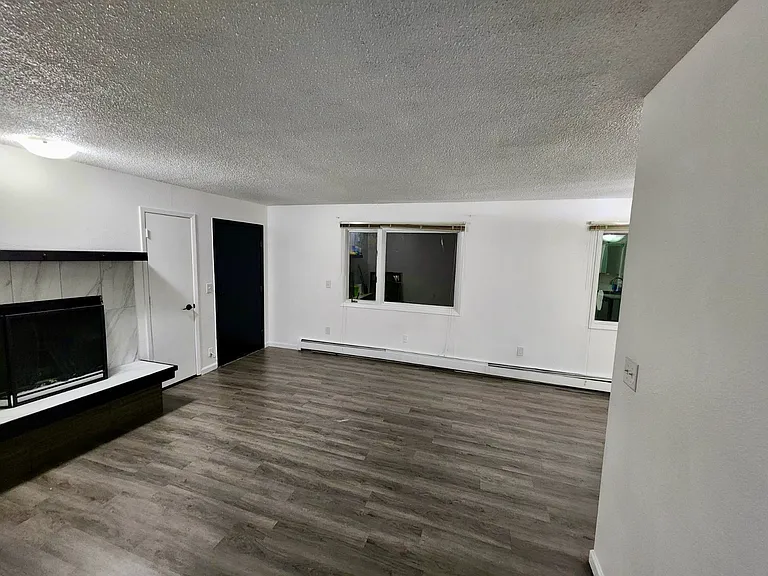 12401 Landmark St #8 — Photo 2