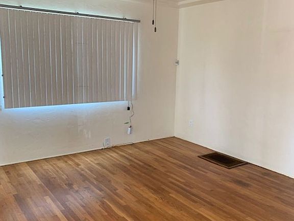 4th image of 4648 Point Loma Ave #50