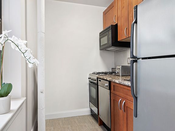 5th image of 305 W 18th St APT 2H
