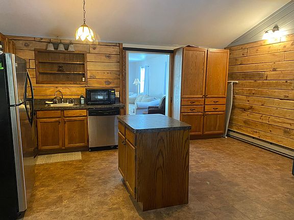 3rd image of 105 Clover Leaf Dr