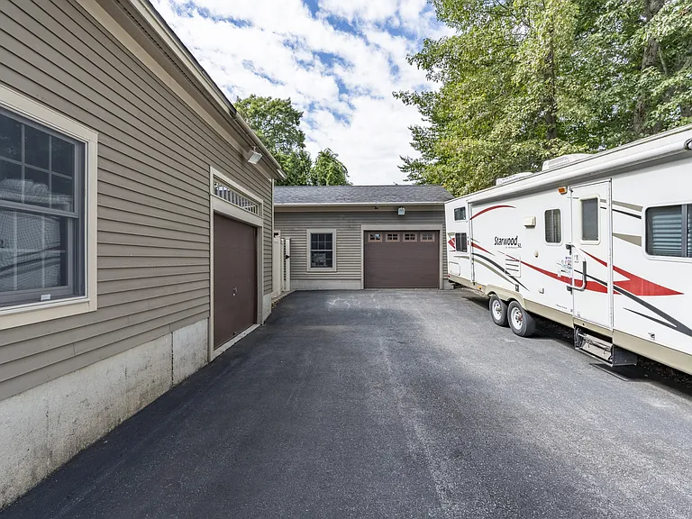 13 Andrew Ave — Photo 14