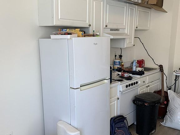 4th image of 1229-39 Chestnut St #1205