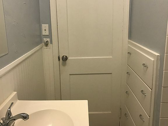 5th image of 413 Grand Ave