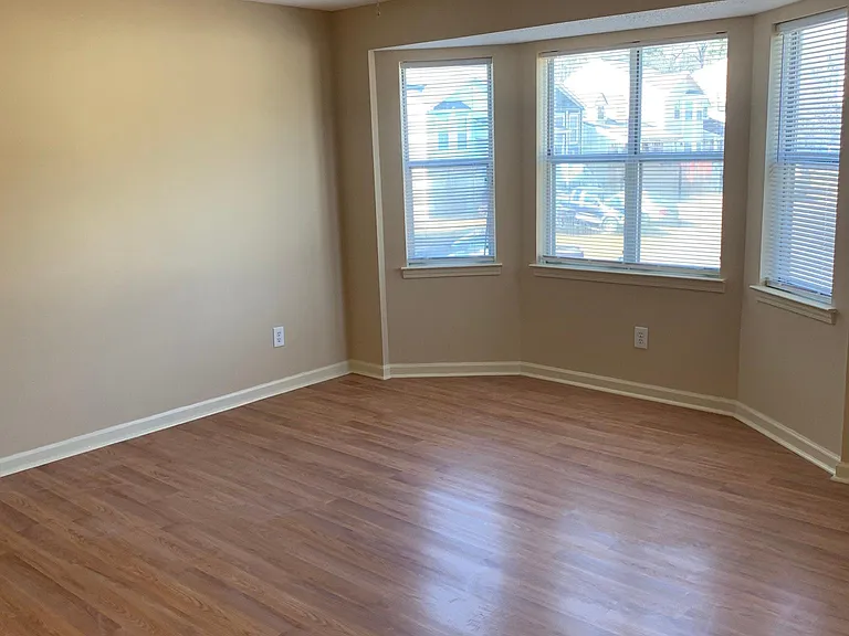 9634 Williamsburg Dr — Photo 17