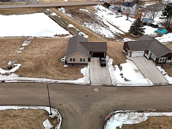 3rd image of 36187 Aspen Court
