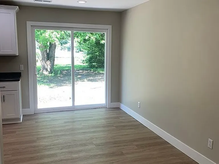 411 Louise Dr — Photo 7