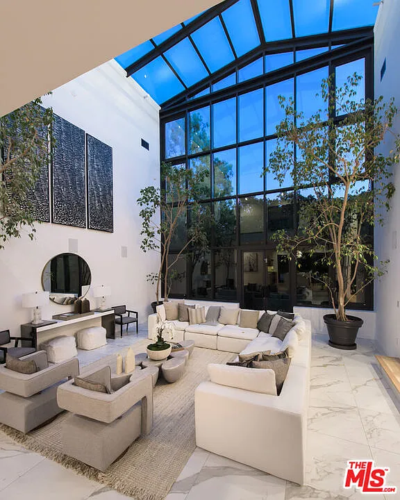 1378 N Doheny Dr