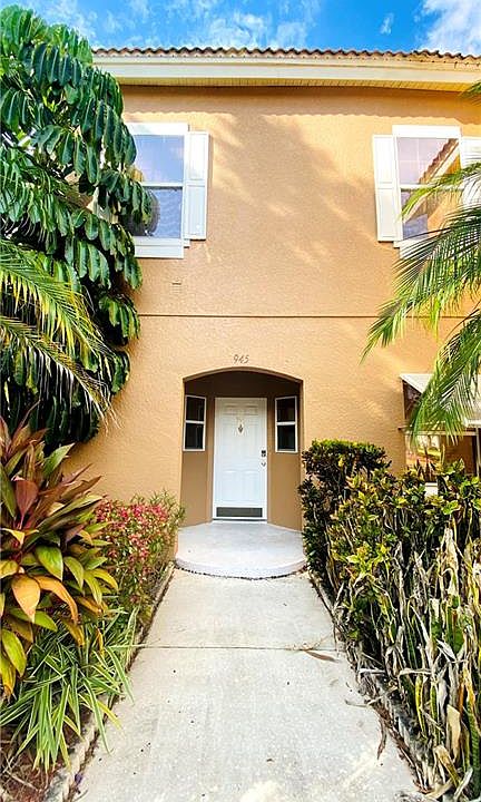 1st image of 945 Park Terrace Cir
