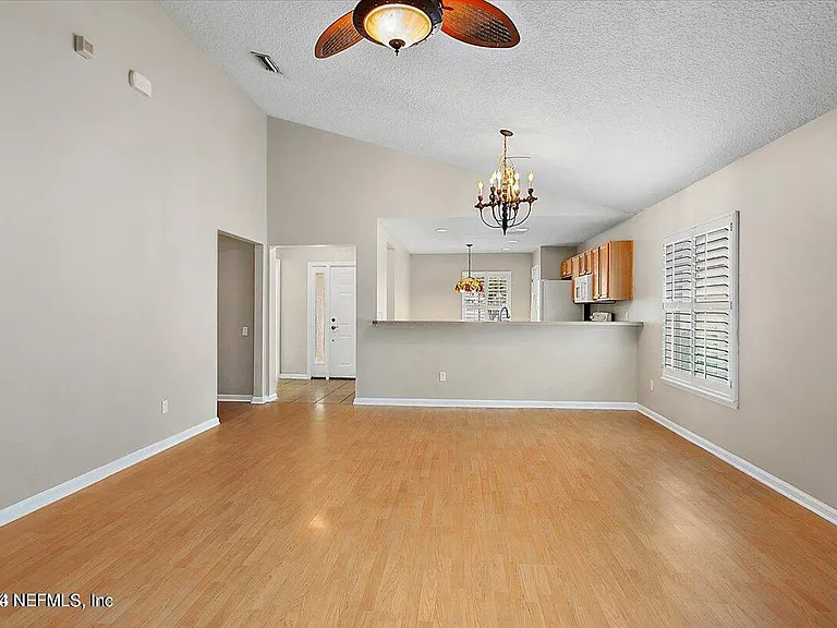 1212 Coghill Cir — Photo 4