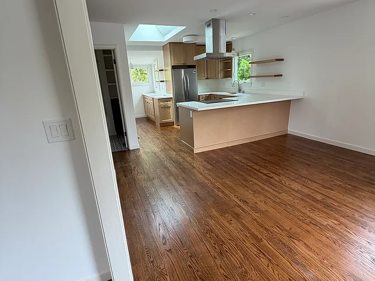 2108 Grant St — Photo 10