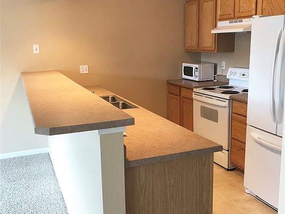 3rd image of 150 Pebble Brook Ln