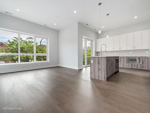 2137 W Madison St Photo 1