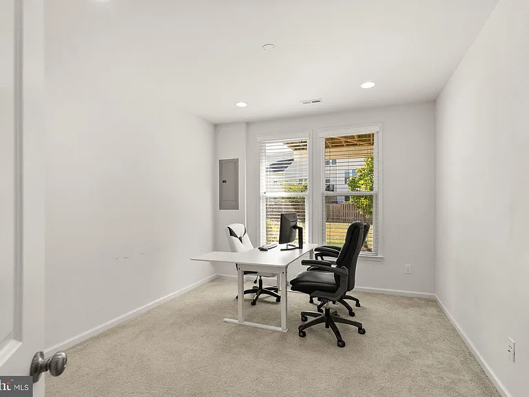23491 Epperson Sq — Photo 44