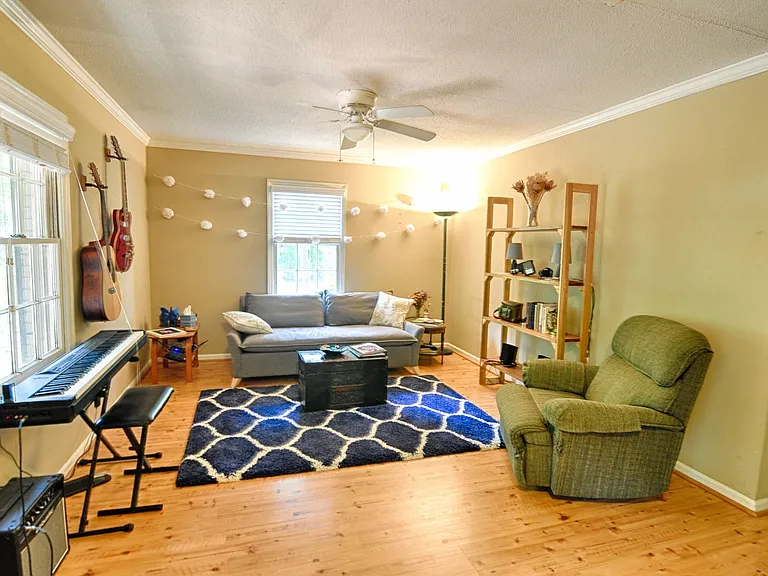 2516 Foxwood Dr — Photo 2