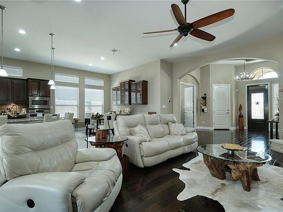4th image of 601 Fair Oaks Dr