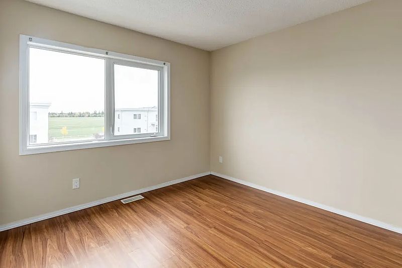 Edmonton Apartment for rent - 2 Bedrooms — photo 10