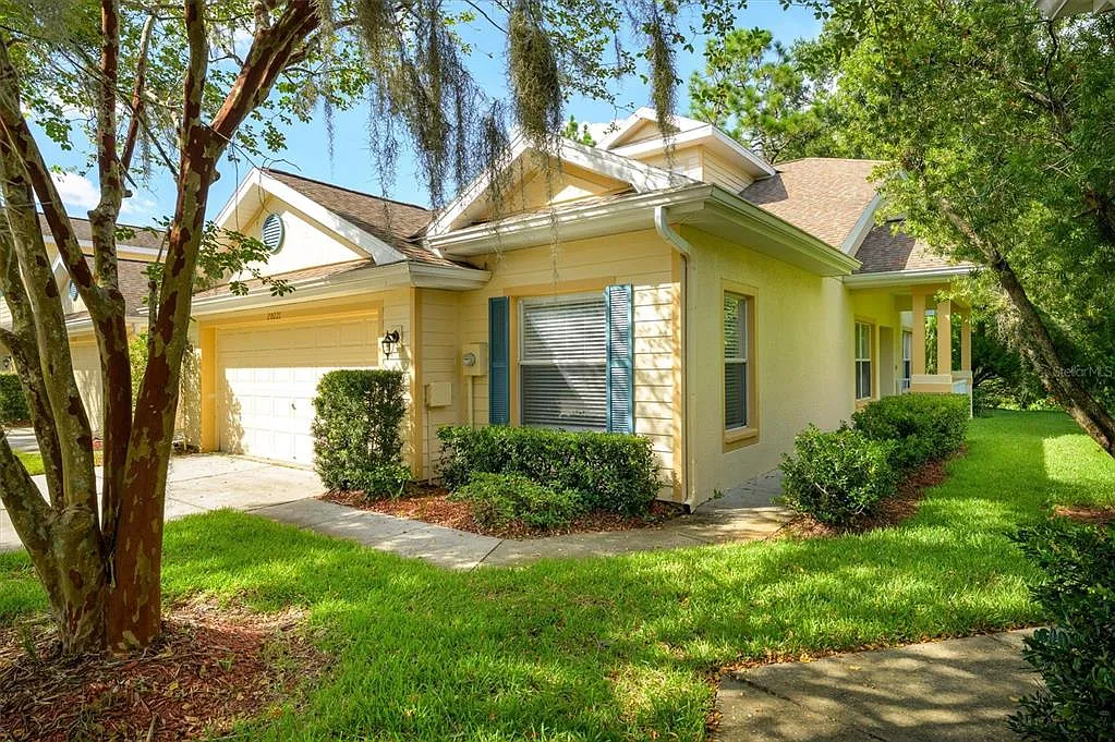 3 bed, 2.5 bath, 1670 sqft, $2,200 — Photo 2