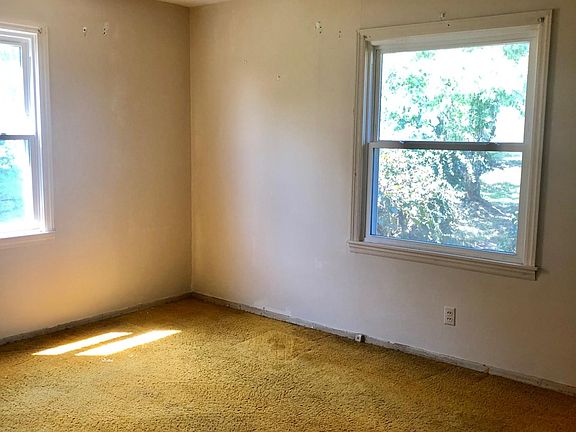 3rd image of 3212 Sunset Ave