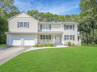 1 Angela Ct, Medford, NY 11763