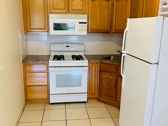 2nd image of 2183 Steinway St APT 3