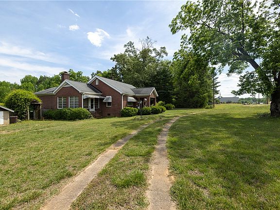 3rd image of 1006 Garlington Rd