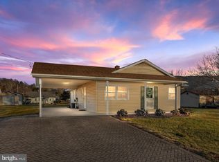 242 Crim Dr, Strasburg, VA 22657