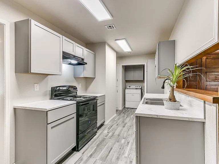 2221 Churchill Pl — Photo 21