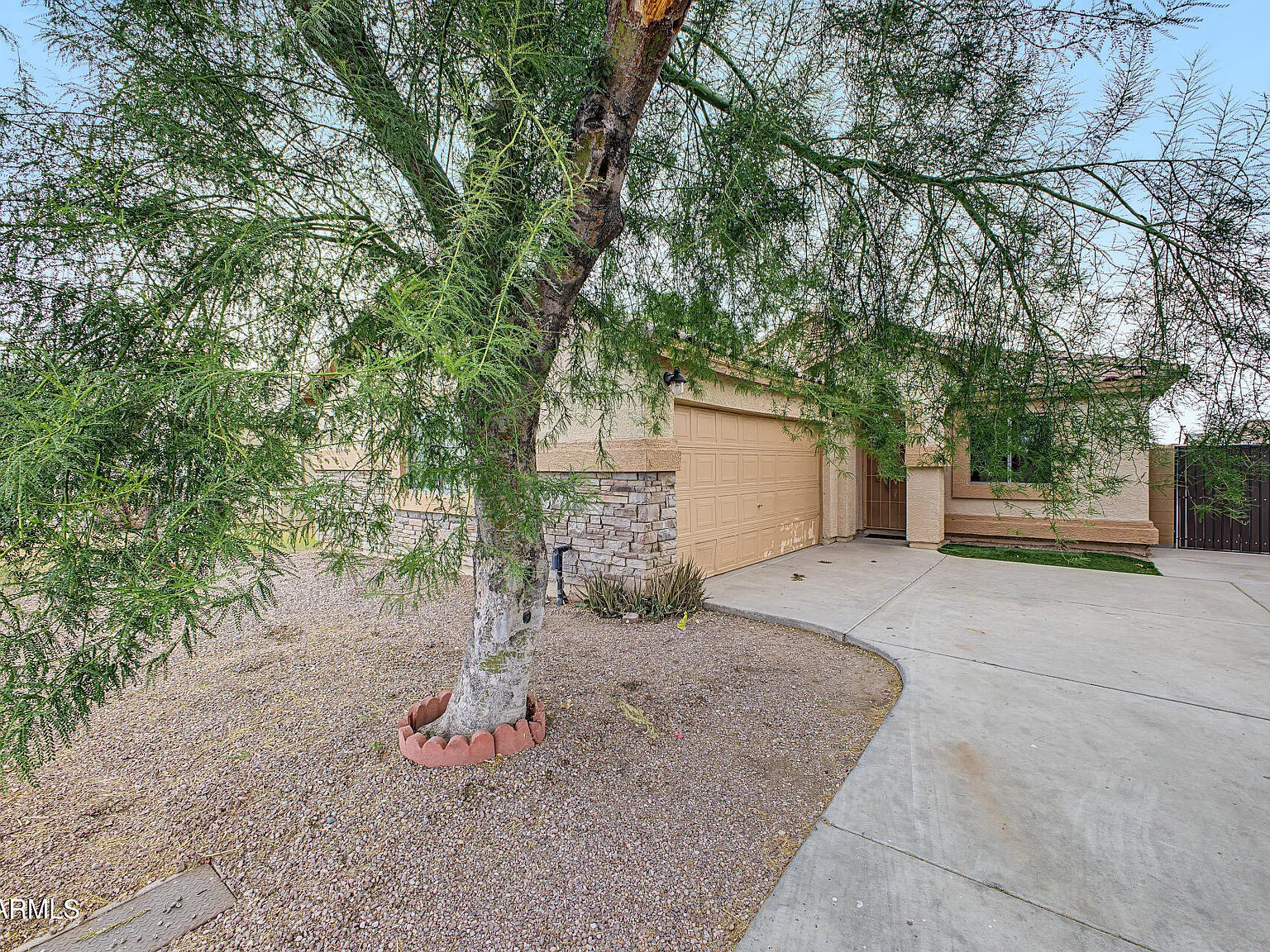 3 bed, 2.0 bath, 1107 sqft, $2,200 — Photo 3