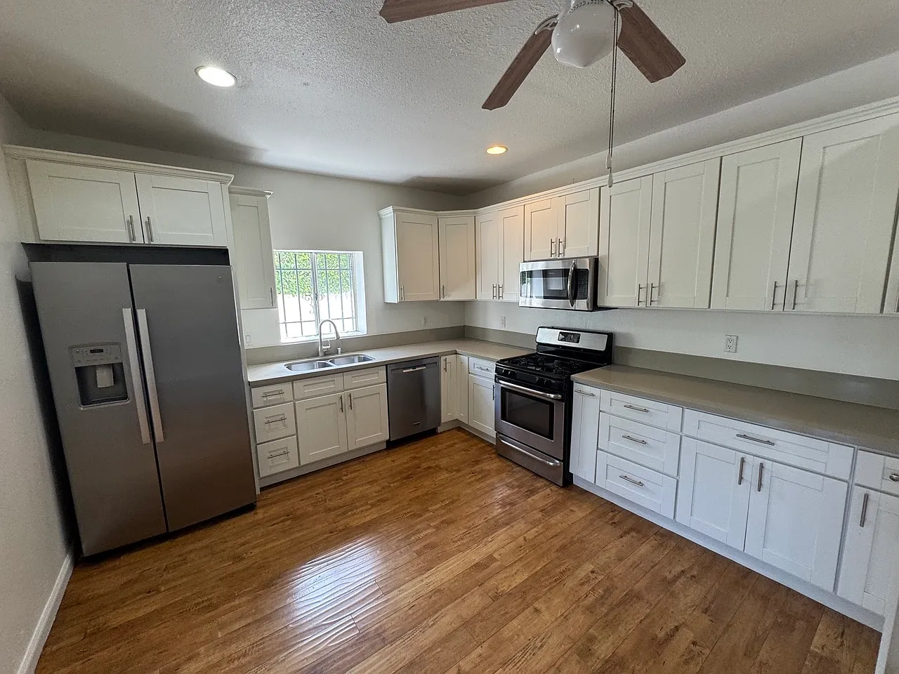3 bed, 1200 sqft, $3,150 — Photo 4