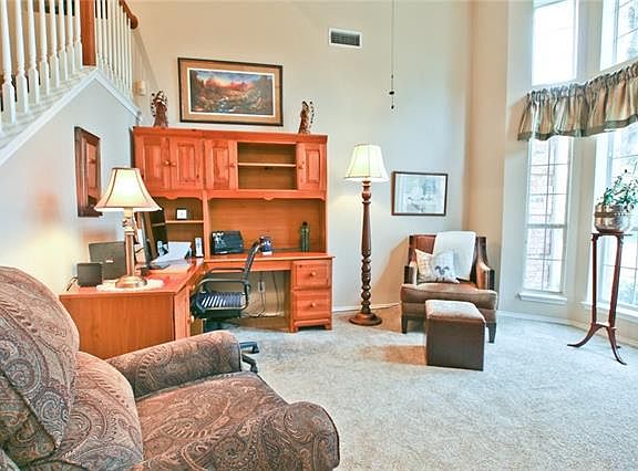 2nd image of 1610 Lake Bluff Dr