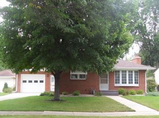 204 21st St NW, Austin, MN 55912