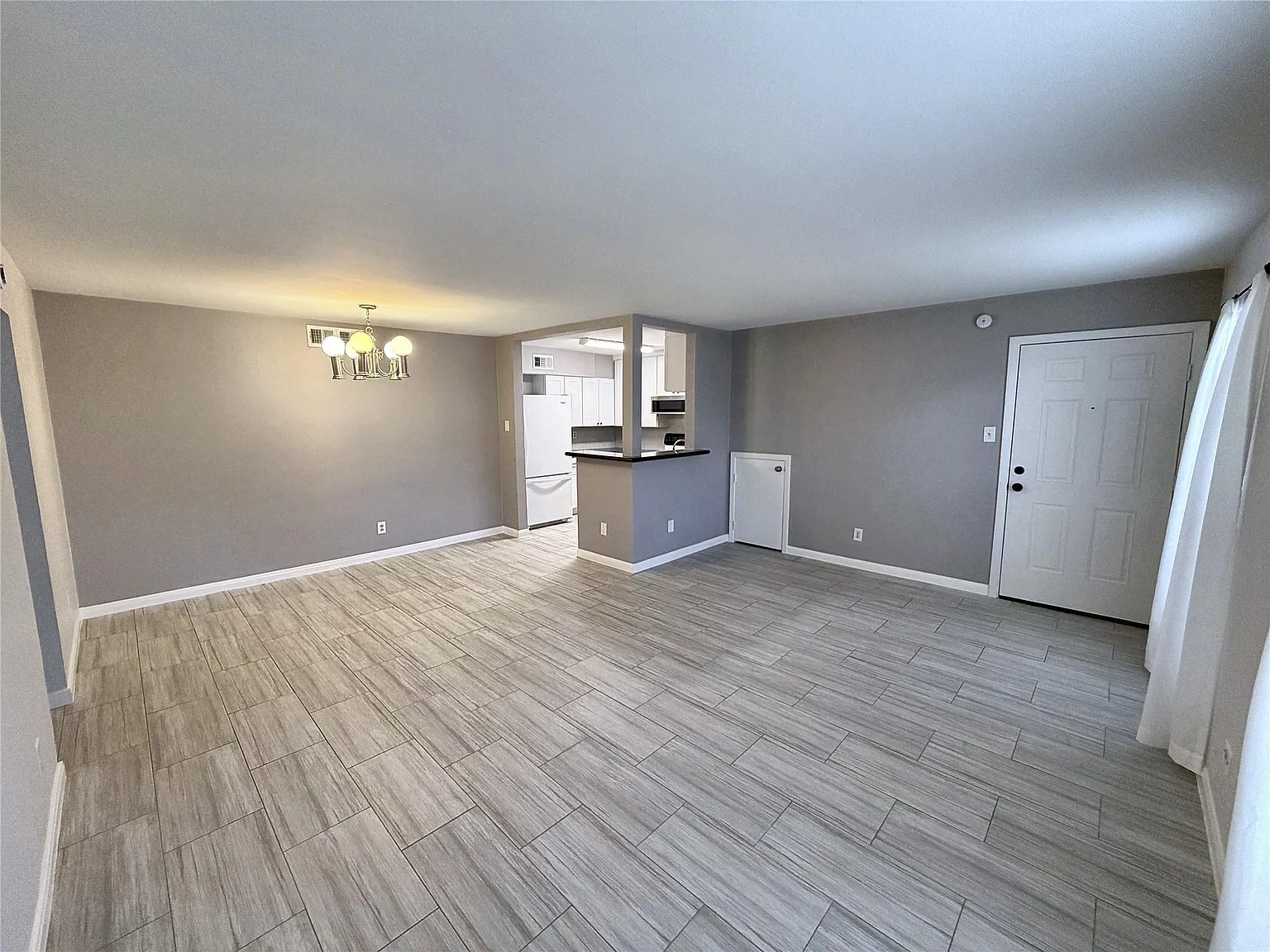 3 bed, 2.0 bath, 1120 sqft, $2,300 — Photo 4