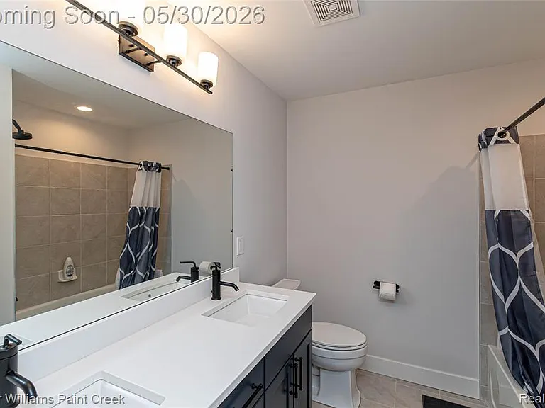 375 Amelia Cir — Photo 43