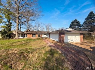 565 Graeser Rd, Saint Louis, MO 63141