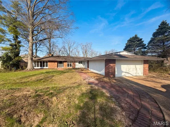 565 Graeser Rd, Saint Louis, MO 63141