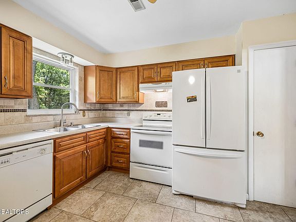 5th image of 9408 Sarasota Dr