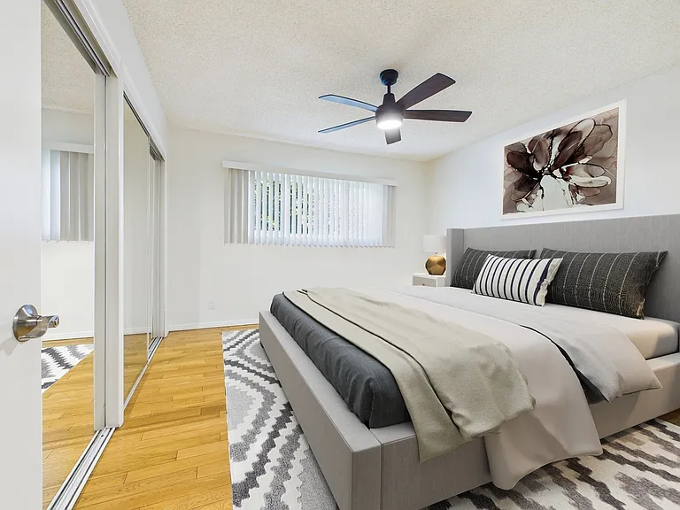 13060 Burbank Blvd. Apartments — Photo 9