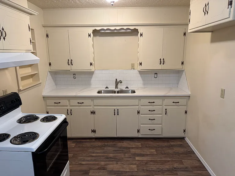 517 W Polk St — Photo 8