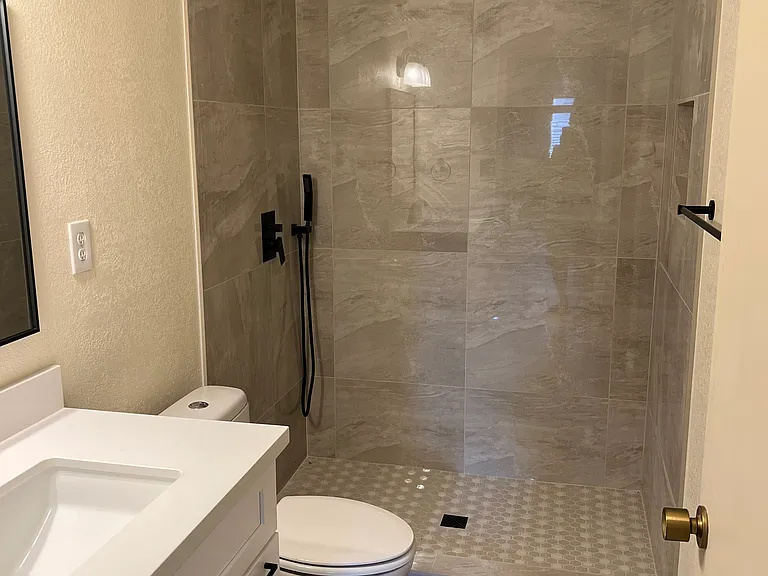 1018 W Estate Dr — Photo 4