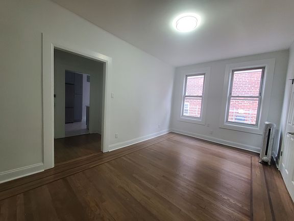 4th image of 21-41 32nd St #2R