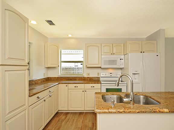 3rd image of 296 E Central Blvd