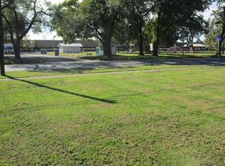 905 E North Ave, Flora, IL 62839