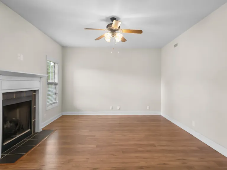 1093 Willow Cir — Photo 9