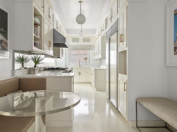 4th image of 136 E 79th St #8B