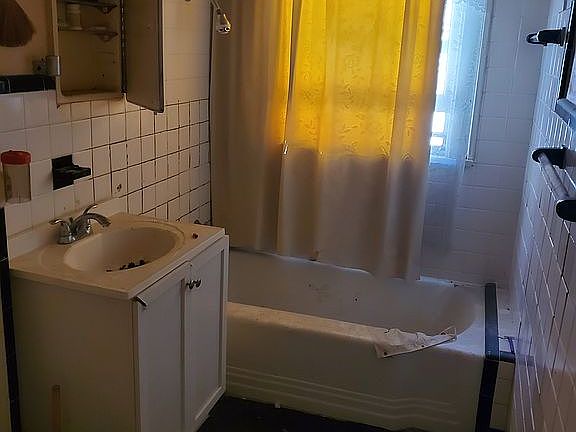 5th image of 5822 Prospect Ave