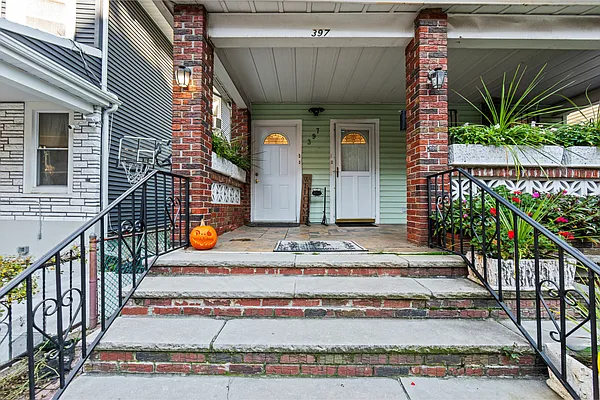 Rented by Aron Fried, LREB | media 36