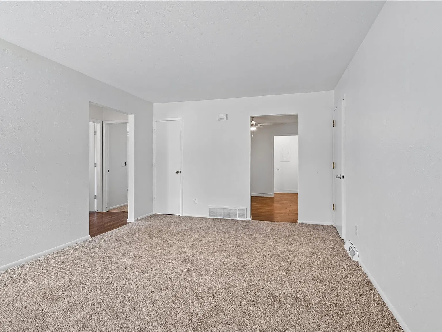 4 bed, 2150 sqft, $3,200 — Photo 4