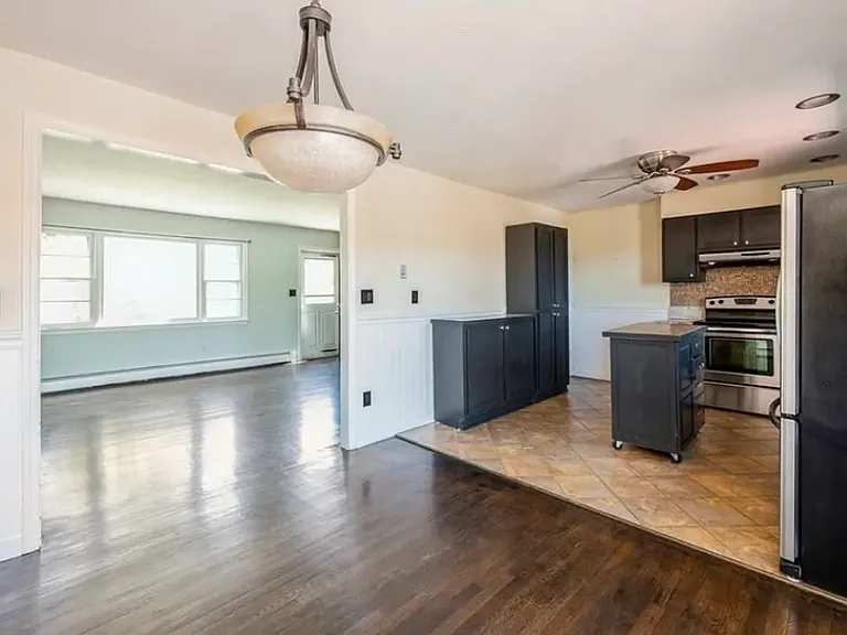 1775 Summit St — Photo 7