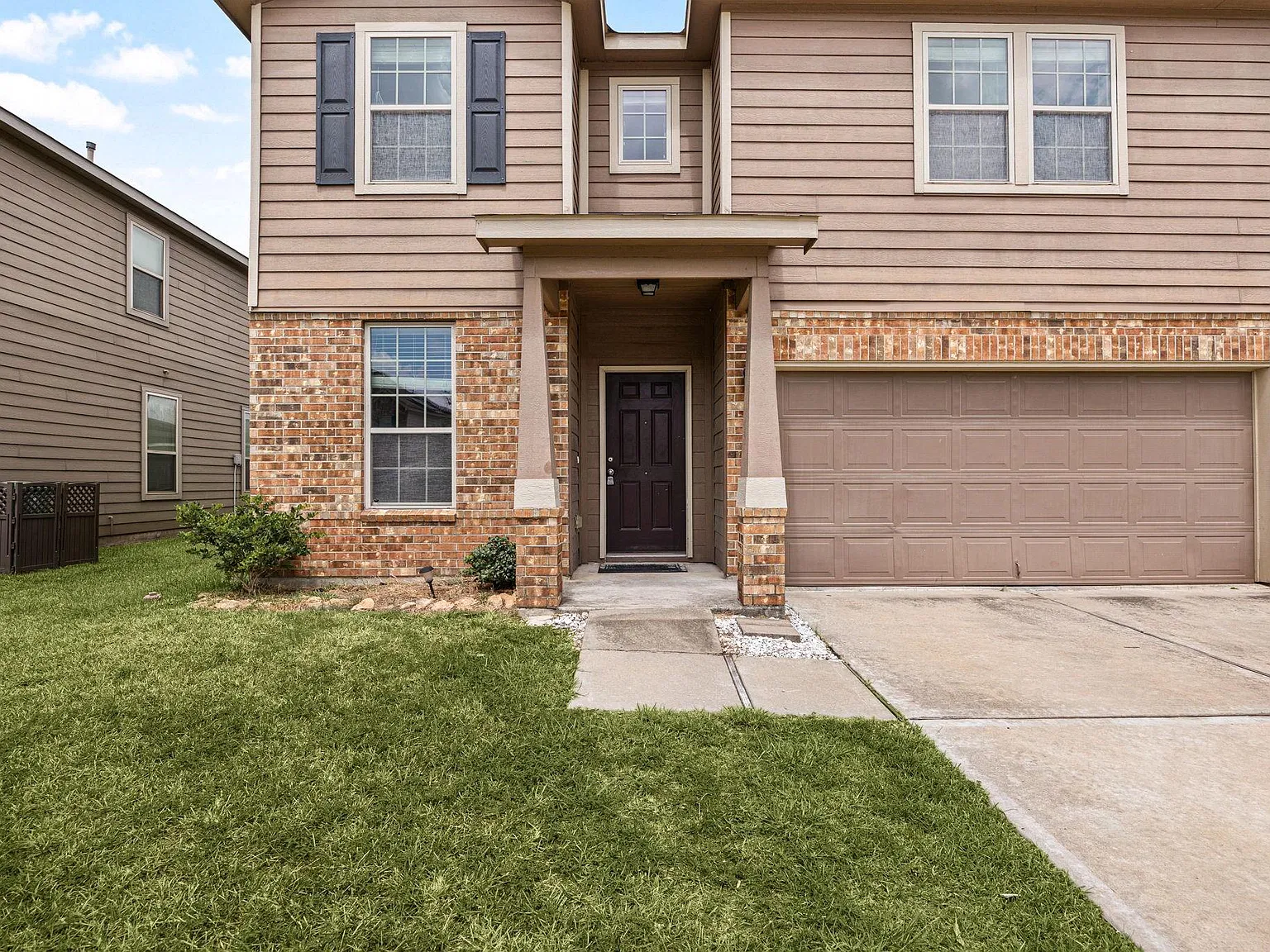 4 bed, 2.5 bath, 2446 sqft, $2,300 — Photo 3